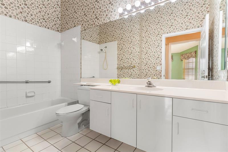 Image 15 of 21 For 9830 Malvern Dr  9830