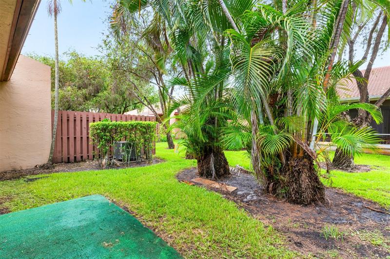 Image 18 of 21 For 9830 Malvern Dr  9830