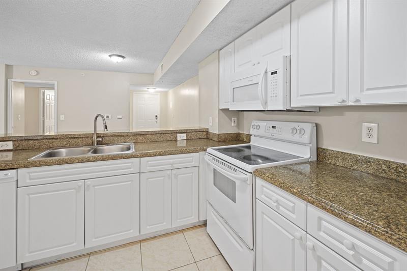 Image 20 of 47 For 266 Village Blvd  6205