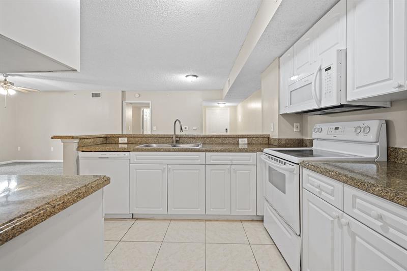 Image 21 of 47 For 266 Village Blvd  6205