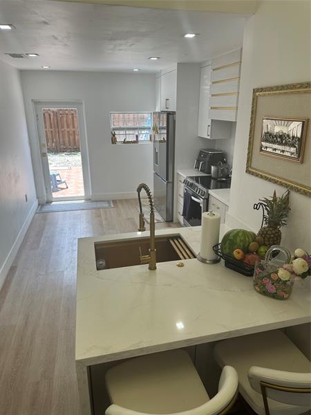 Image 18 of 35 For 18821 84th Ct  705-7