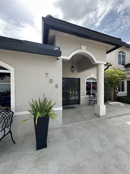 Image 3 of 35 For 18821 84th Ct  705-7