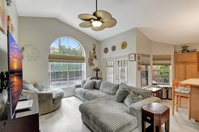 Image 10 of 50 For 2811 Montevideo Ave