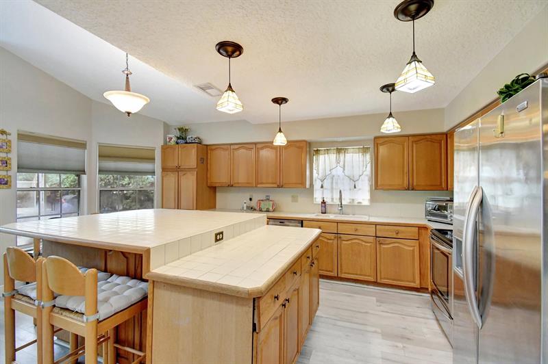 Image 12 of 50 For 2811 Montevideo Ave