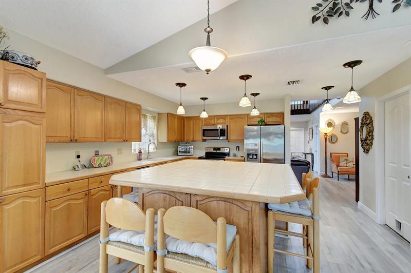 Image 13 of 50 For 2811 Montevideo Ave