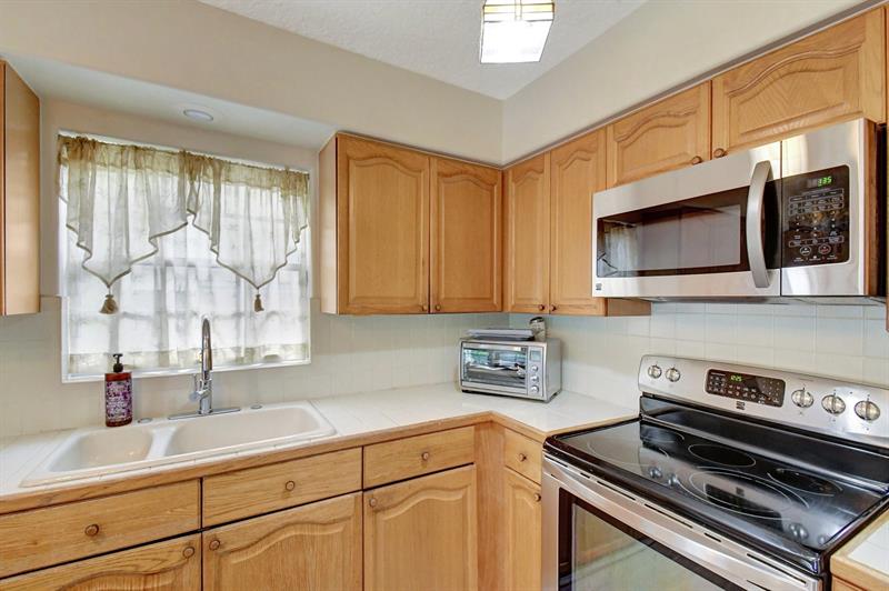 Image 14 of 50 For 2811 Montevideo Ave