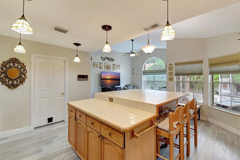 Image 15 of 50 For 2811 Montevideo Ave