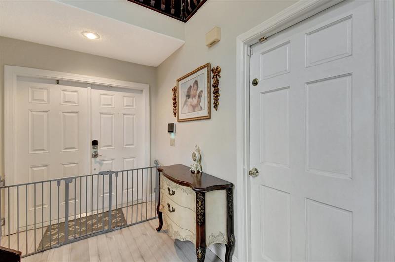 Image 6 of 50 For 2811 Montevideo Ave