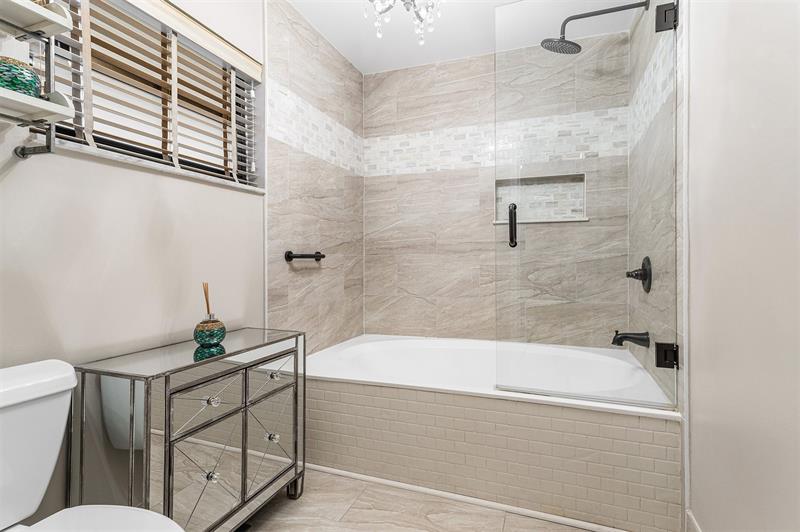 Image 17 of 31 For 8104 Pine Cir  8104