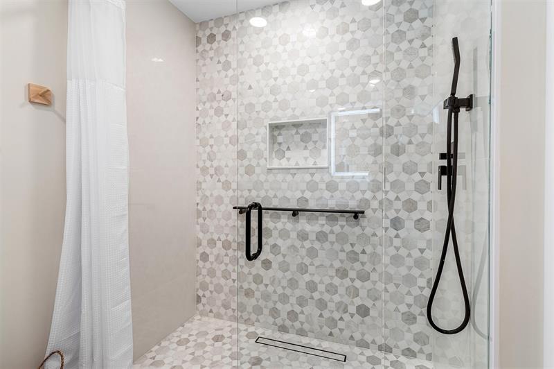 Image 20 of 31 For 8104 Pine Cir  8104