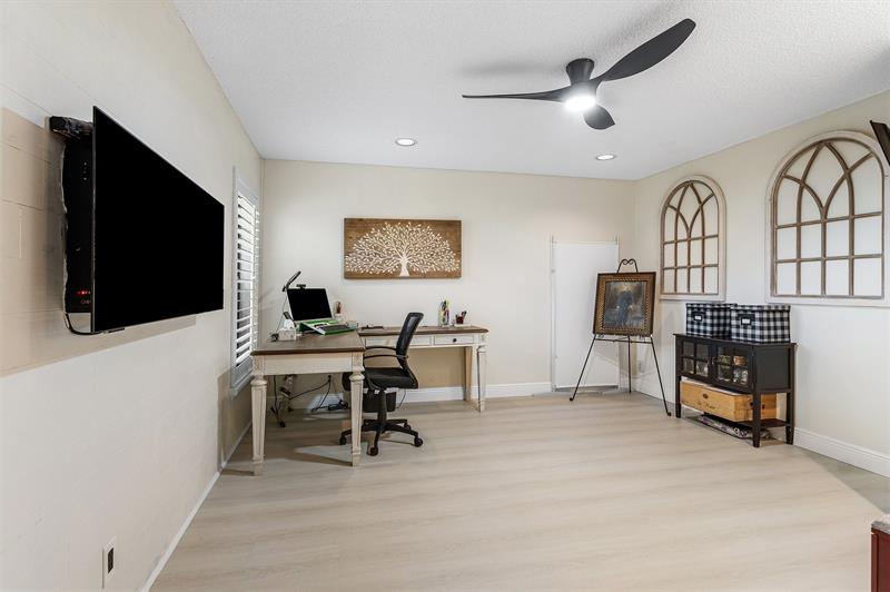 Image 21 of 31 For 8104 Pine Cir  8104