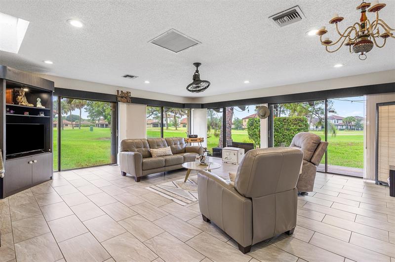 Image 22 of 31 For 8104 Pine Cir  8104