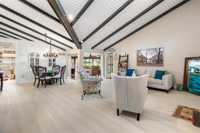 Image 7 of 31 For 8104 Pine Cir  8104