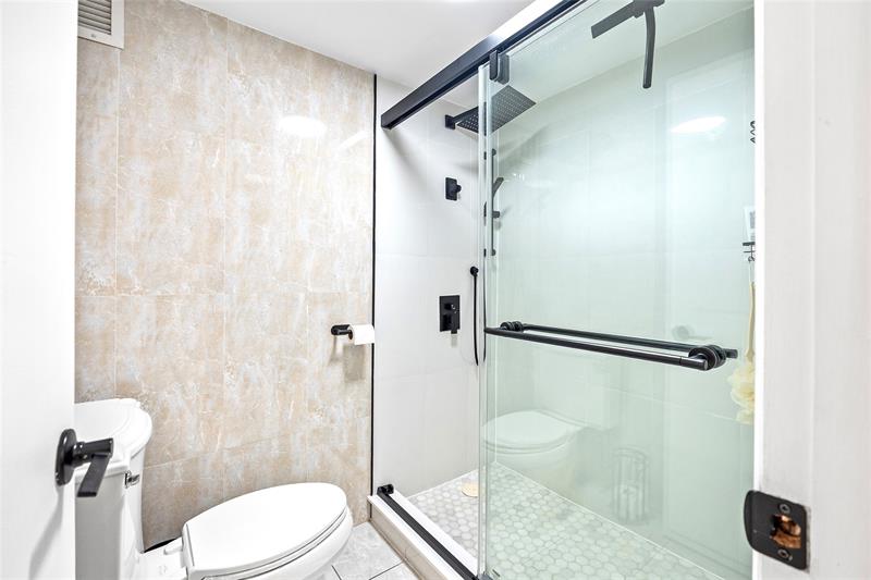 Image 17 of 24 For 1849 Ocean Dr  408