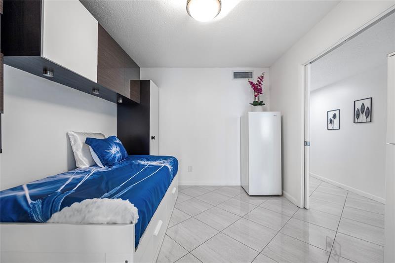 Image 18 of 24 For 1849 Ocean Dr  408