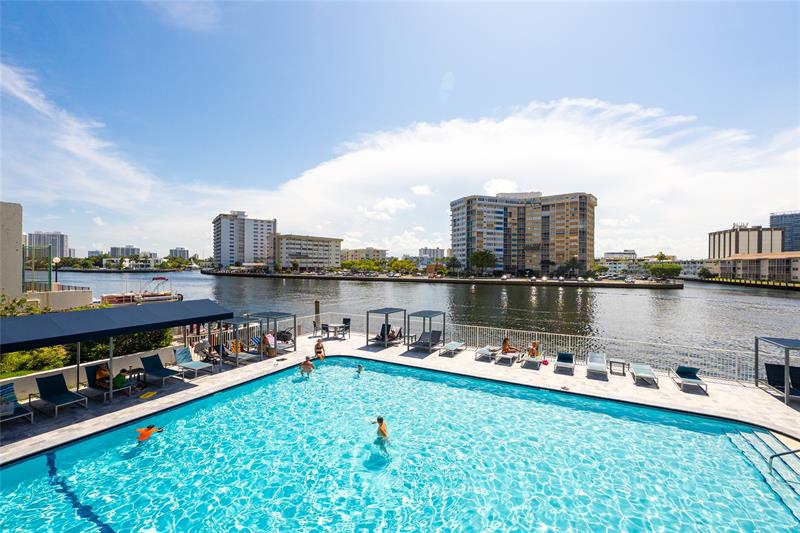 Image 3 of 24 For 1849 Ocean Dr  408