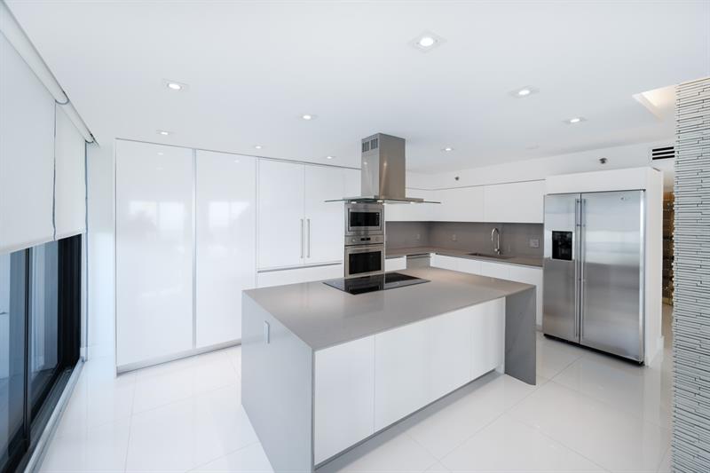 Image 17 of 45 For 5757 Collins Ave  1805