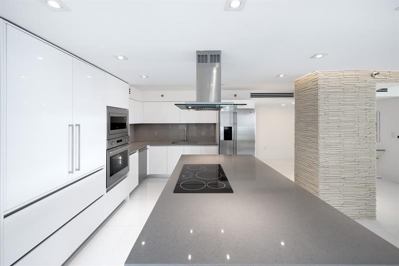 Image 20 of 45 For 5757 Collins Ave  1805