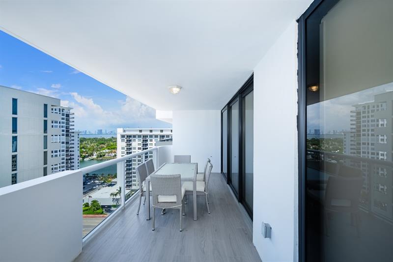 Image 21 of 45 For 5757 Collins Ave  1805