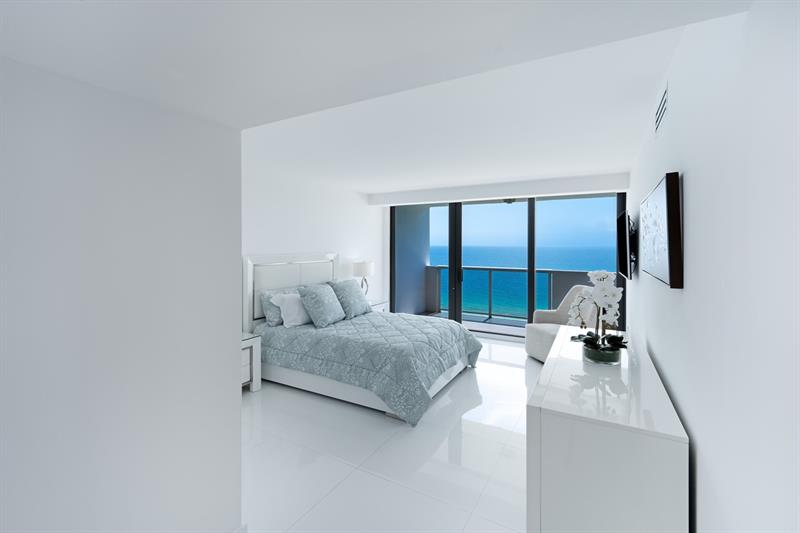 Image 23 of 45 For 5757 Collins Ave  1805