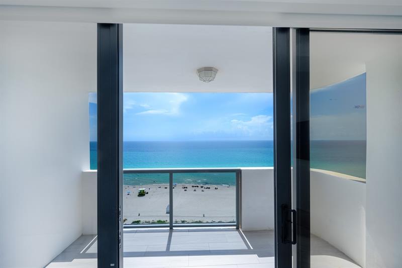 Image 27 of 45 For 5757 Collins Ave  1805