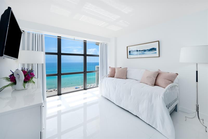 Image 29 of 45 For 5757 Collins Ave  1805