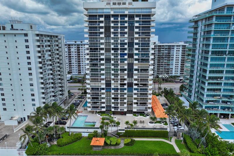 Image 32 of 45 For 5757 Collins Ave  1805
