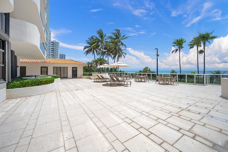 Image 33 of 45 For 5757 Collins Ave  1805