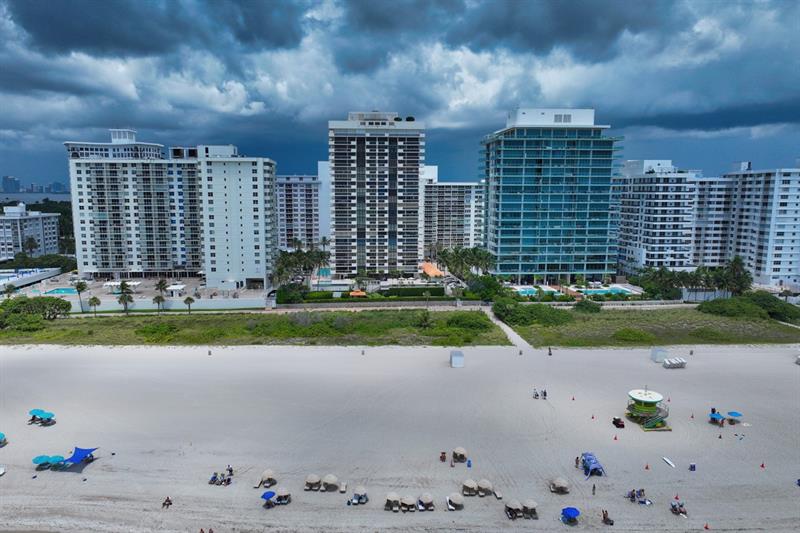 Image 35 of 45 For 5757 Collins Ave  1805