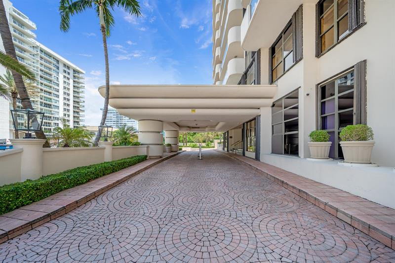 Image 43 of 45 For 5757 Collins Ave  1805