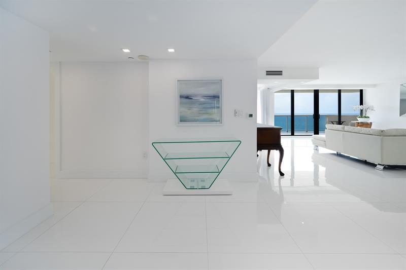 Image 7 of 45 For 5757 Collins Ave  1805