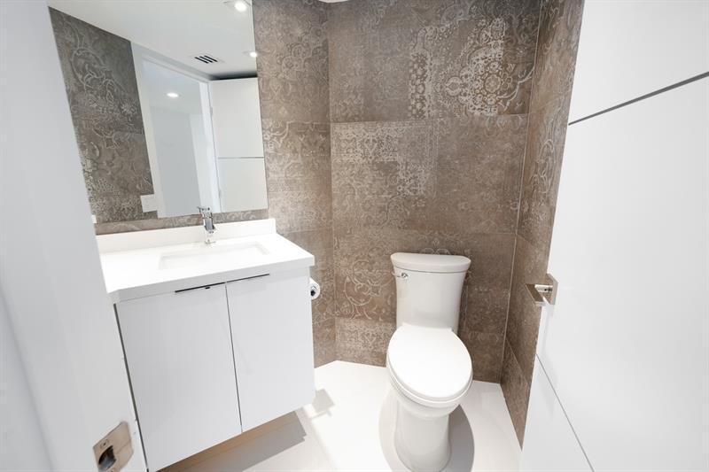Image 8 of 45 For 5757 Collins Ave  1805