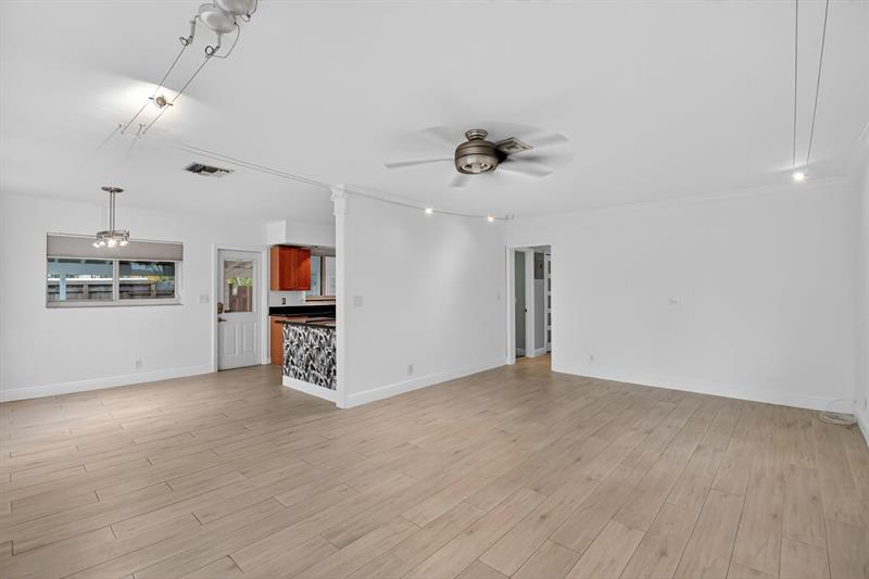 Image 10 of 33 For 1606 15th Av  1606