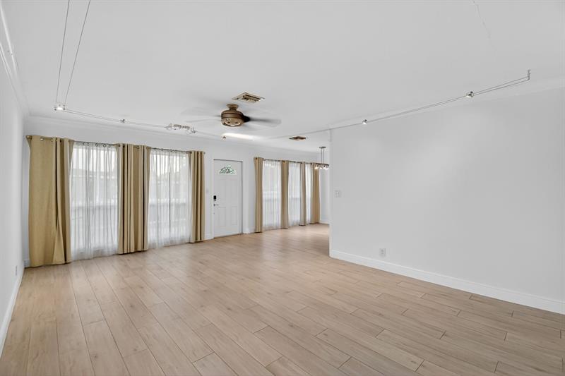 Image 11 of 33 For 1606 15th Av  1606