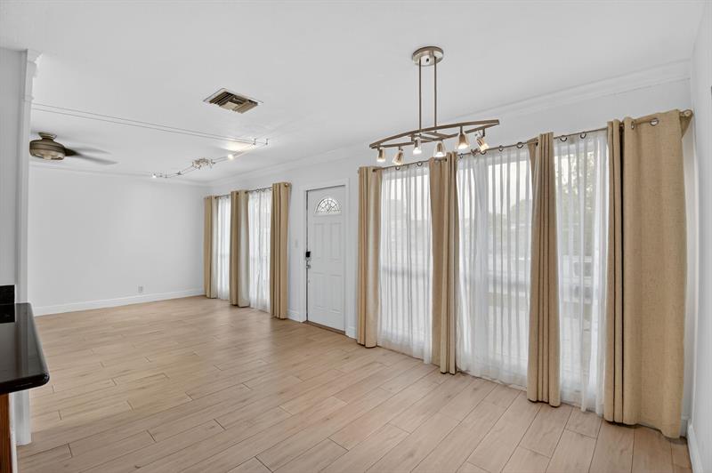 Image 12 of 33 For 1606 15th Av  1606