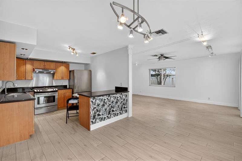 Image 13 of 33 For 1606 15th Av  1606
