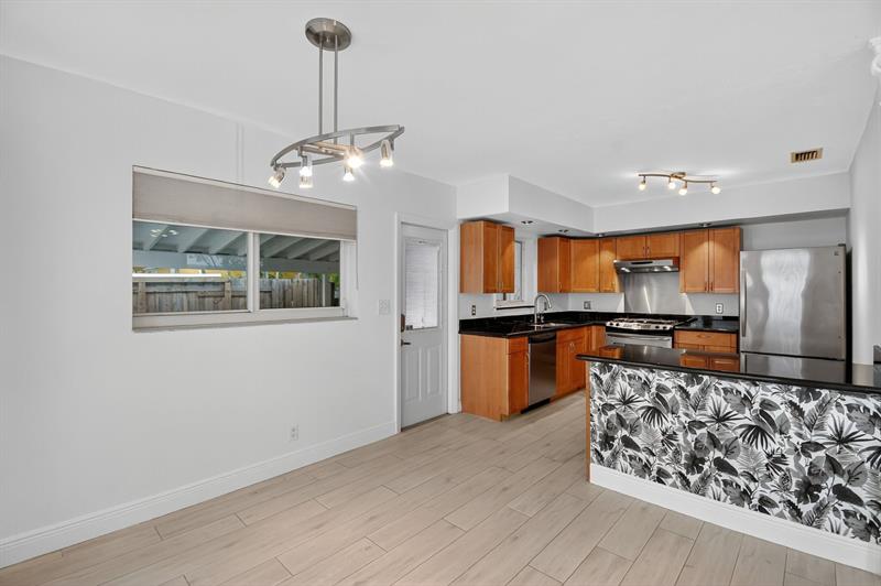 Image 14 of 33 For 1606 15th Av  1606