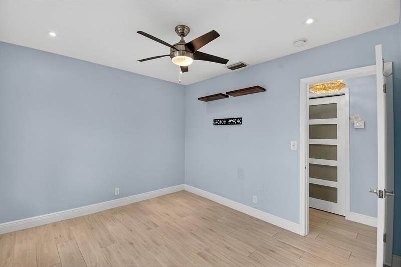 Image 18 of 33 For 1606 15th Av  1606