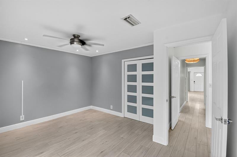 Image 24 of 33 For 1606 15th Av  1606