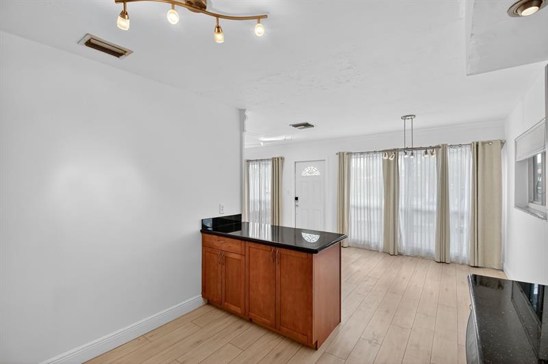 Image 8 of 33 For 1606 15th Av  1606