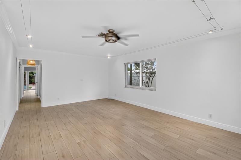 Image 9 of 33 For 1606 15th Av  1606