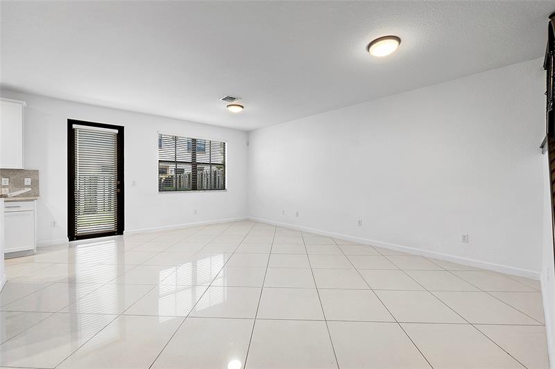 Image 10 of 73 For 9572 Town Parc Circle North