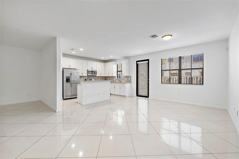 Image 12 of 73 For 9572 Town Parc Circle North