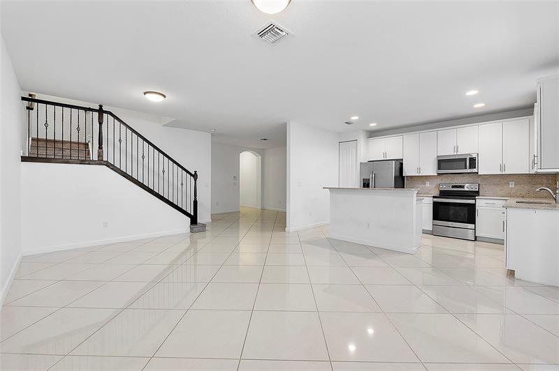 Image 13 of 73 For 9572 Town Parc Circle North