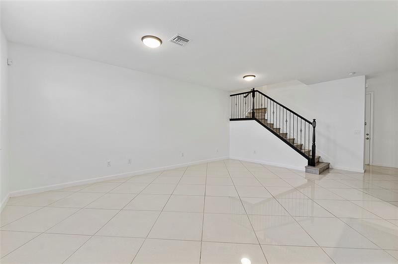 Image 14 of 73 For 9572 Town Parc Circle North