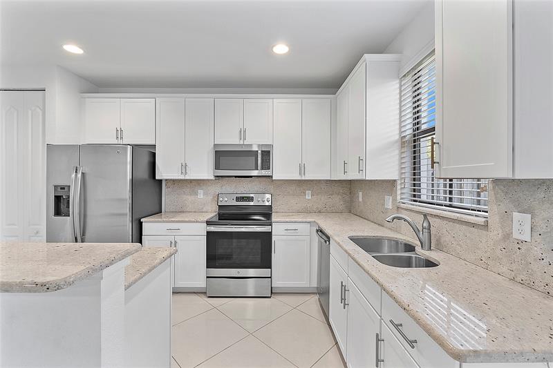 Image 18 of 73 For 9572 Town Parc Circle North