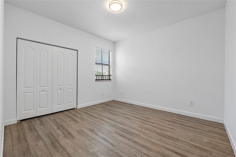 Image 22 of 73 For 9572 Town Parc Circle North