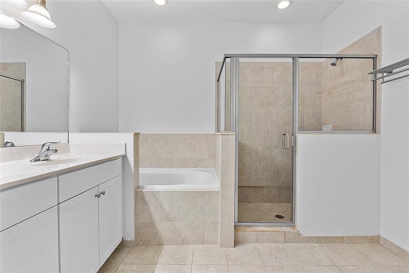 Image 28 of 73 For 9572 Town Parc Circle North