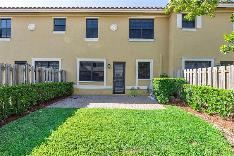 Image 37 of 73 For 9572 Town Parc Circle North