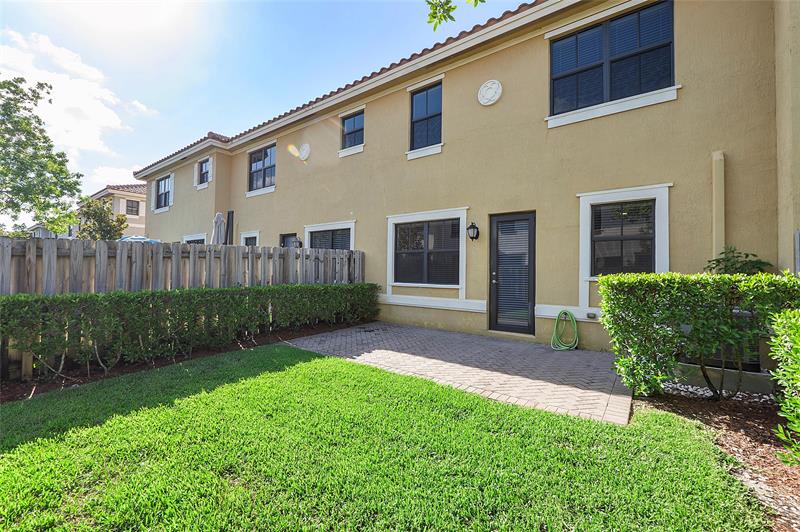 Image 39 of 73 For 9572 Town Parc Circle North